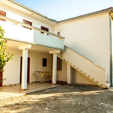 Apartments Alma Novalja Exteriér fotografie